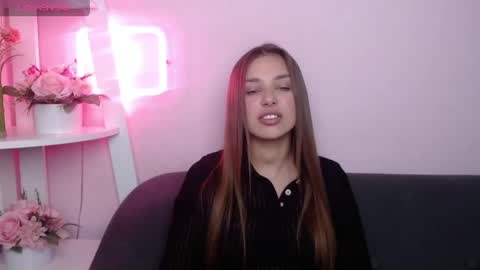 Snapshot of milanaangelas chatting on June 1, 4:47 am milanaangelas online show from June 1, 4:47 am