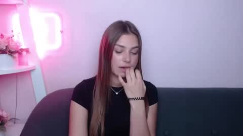 milanaangelas online show from July 16, 4:51 am