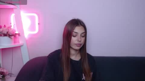 milanaangelas online show from July 17, 4:52 am