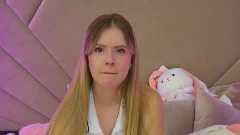 MilanaBalmain online show from November 12, 4:18 pm