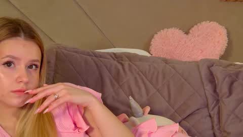 MilanaBalmain online show from March 1, 6:26 am