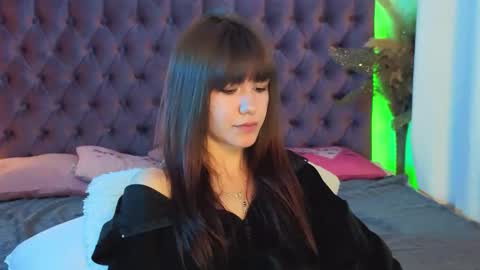 Snapshot of milanahottss chatting on June 5, 6:52 am Milana online show from June 5, 6:52 am
