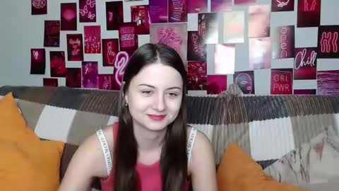 Snapshot of milanaroz chatting on February 3, 1:51 pm milanaroz online show from February 3, 1:51 pm