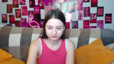 Snapshot of milanaroz chatting on February 9, 12:19 pm milanaroz online show from February 9, 12:19 pm