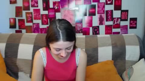 Snapshot of milanaroz chatting on February 20, 9:33 am milanaroz online show from February 20, 9:33 am