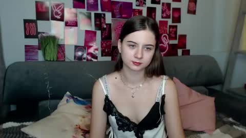 Snapshot of milanaroz chatting on September 28, 5:13 am milanaroz online show from September 28, 5:13 am