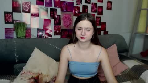 Snapshot of milanaroz chatting on October 3, 4:53 am milanaroz online show from October 3, 4:53 am