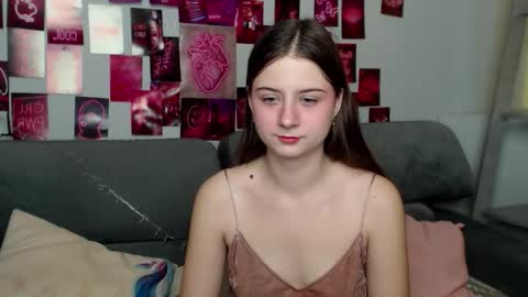 Snapshot of milanaroz chatting on October 19, 4:57 am milanaroz online show from October 19, 4:57 am