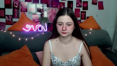 Snapshot of milanaroz chatting on November 2, 6:05 am milanaroz online show from November 2, 6:05 am