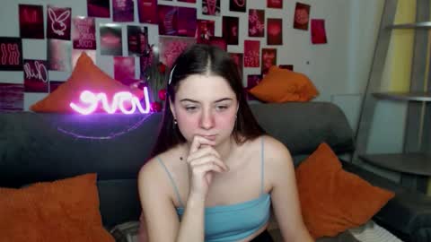 Snapshot of milanaroz chatting on November 7, 6:13 am milanaroz online show from November 7, 6:13 am