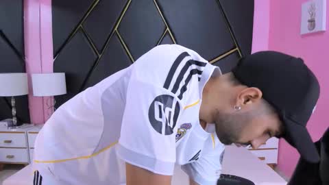 milanzaire online show from November 9, 9:35 pm