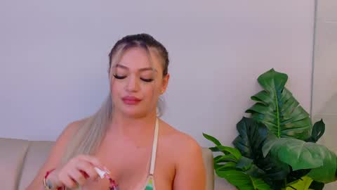 Snapshot of milaowens chatting on May 11, 4:04 pm Sexy Mila online show from May 11, 4:04 pm