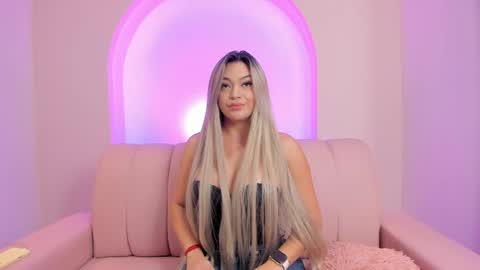Snapshot of milaowens chatting on June 4, 1:06 pm Sexy Mila online show from June 4, 1:06 pm