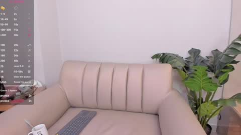Snapshot of milaowens chatting on June 5, 1:17 pm Sexy Mila online show from June 5, 1:17 pm