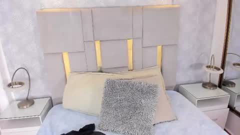Snapshot of milasaenz1 chatting on July 16, 12:33 pm Cami online show from July 16, 12:33 pm