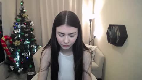 Snapshot of milasecretsss chatting on December 17, 7:14 am milasecretsss online show from December 17, 7:14 am