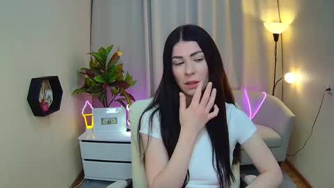 milasecretsss online show from April 17, 6:27 am