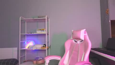 Mila online show from January 11, 6:01 pm