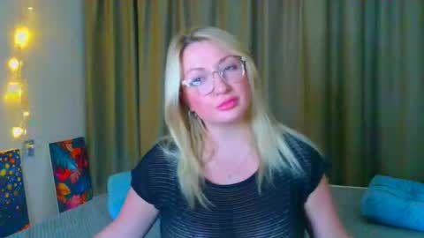 milasmille online show from October 22, 12:16 pm