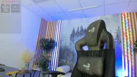Snapshot of milastoyne chatting on May 24, 8:41 am milastoyne online show from May 24, 8:41 am