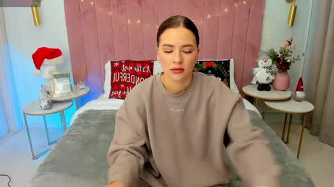 Snapshot of milavox chatting on December 22, 5:34 am Mia online show from December 22, 5:34 am