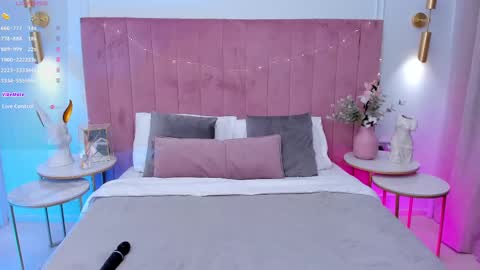 Snapshot of milavox chatting on March 8, 5:38 am Mia online show from March 8, 5:38 am