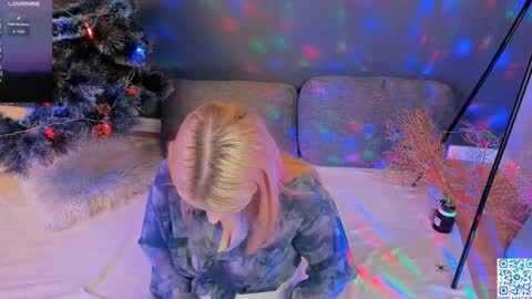 Snapshot of mildredbain chatting on December 30, 3:14 am Mila online show from December 30, 3:14 am
