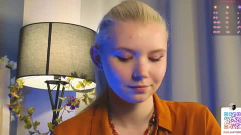 Snapshot of mildredbain chatting on February 3, 5:40 am Mila online show from February 3, 5:40 am