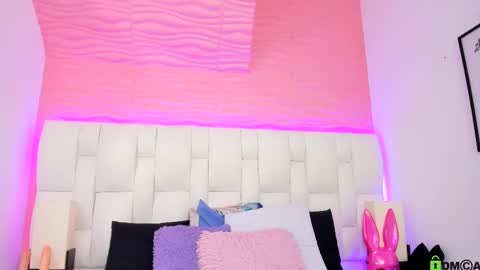 Snapshot of mile_loucrath chatting on February 13, 11:58 pm mile_loucrath online show from February 13, 11:58 pm