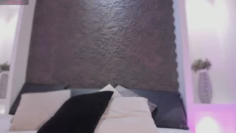 Snapshot of mile_perez chatting on July 24, 11:03 pm M I L E online show from July 24, 11:03 pm