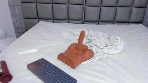 Snapshot of mile_u chatting on January 27, 9:44 am Milena online show from January 27, 9:44 am