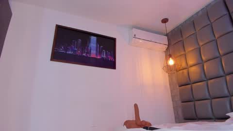 Snapshot of mile_u chatting on March 12, 6:51 am Milena online show from March 12, 6:51 am