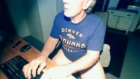 Snapshot of milehi1958 chatting on October 20, 12:44 am Milehi1958 online show from October 20, 12:44 am