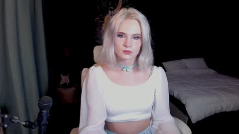 Snapshot of milena_marshmallows chatting on December 7, 2:20 am Milena online show from December 7, 2:20 am