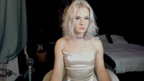 Snapshot of milena_marshmallows chatting on December 8, 10:08 am Milena online show from December 8, 10:08 am