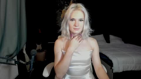 Snapshot of milena_marshmallows chatting on December 8, 6:28 pm Milena online show from December 8, 6:28 pm