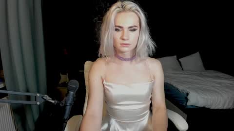 Snapshot of milena_marshmallows chatting on December 13, 4:43 am Milena online show from December 13, 4:43 am