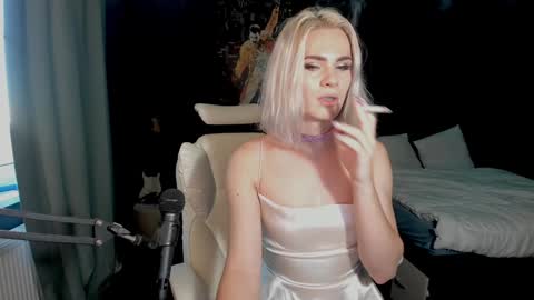 Snapshot of milena_marshmallows chatting on December 13, 7:47 am Milena online show from December 13, 7:47 am