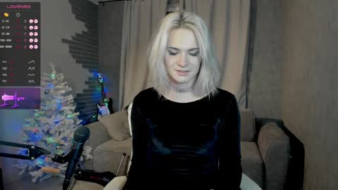 Snapshot of milena_marshmallows chatting on December 21, 8:10 pm Milena online show from December 21, 8:10 pm