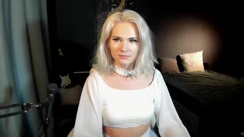 Snapshot of milena_marshmallows chatting on February 9, 6:43 am Milena online show from February 9, 6:43 am