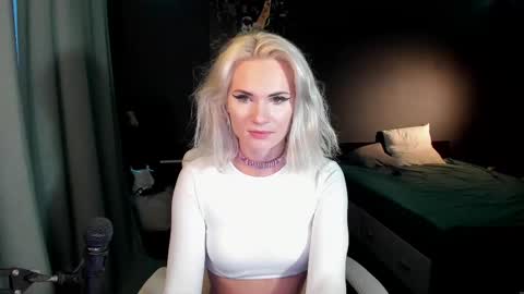 Snapshot of milena_marshmallows chatting on February 10, 6:53 am Milena online show from February 10, 6:53 am