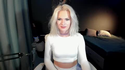Snapshot of milena_marshmallows chatting on February 11, 1:20 am Milena online show from February 11, 1:20 am