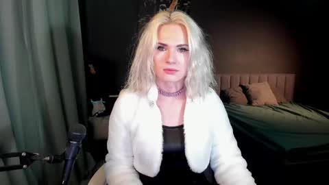 Snapshot of milena_marshmallows chatting on February 16, 7:59 am Milena online show from February 16, 7:59 am