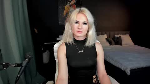 Snapshot of milena_marshmallows chatting on March 2, 5:04 pm Milena online show from March 2, 5:04 pm