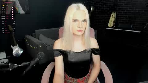 Snapshot of milena_marshmallows chatting on November 13, 7:02 pm Milena online show from November 13, 7:02 pm