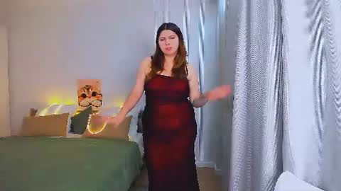 Snapshot of milenafiery chatting on July 9, 5:00 am milenafiery online show from July 9, 5:00 am