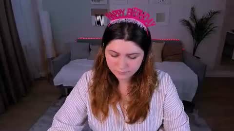 Snapshot of milenafiery chatting on July 21, 4:48 am milenafiery online show from July 21, 4:48 am