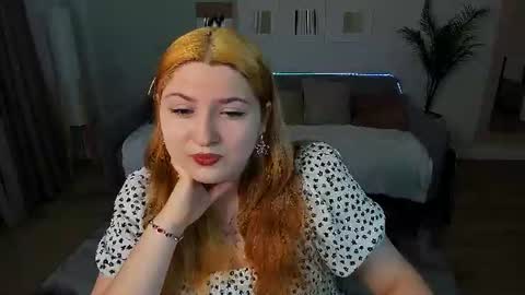 Snapshot of milenafiery chatting on August 10, 4:27 am milenafiery online show from August 10, 4:27 am