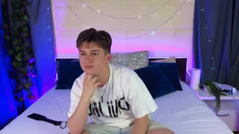 Snapshot of miless_cooper chatting on May 2, 7:19 pm Miles online show from May 2, 7:19 pm
