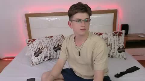Snapshot of miless_cooper chatting on May 16, 7:23 pm Miles online show from May 16, 7:23 pm